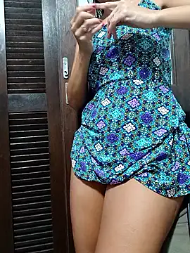 cicinha3657 online show from 15, 4, 2026