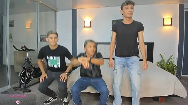 Bisexlifehot   online show from 9, 11, 2025