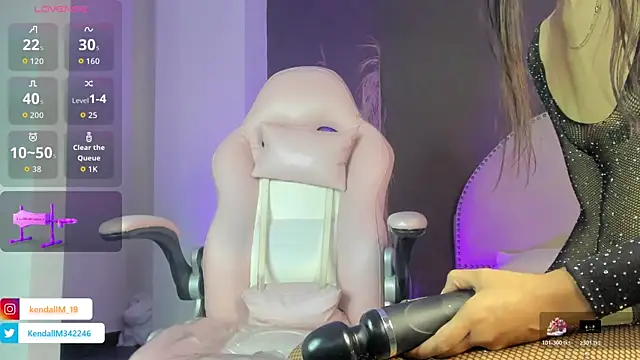 Snapshot of _Kendall_19 chatting on 6, 11, 2025 Kendall 19 online show from 6, 11, 2025