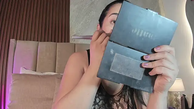  Cris Spicy  online show from 18, 4, 2026