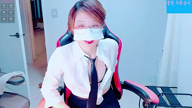 Snapshot of hyeony_s96 chatting on 1, 10, 2025 hyeony s96 online show from 1, 10, 2025