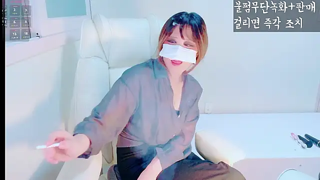 Snapshot of hyeony_s96 chatting on 4, 2, 2026 hyeony s96 online show from 4, 2, 2026