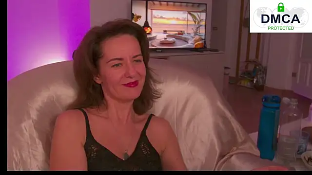 Witch in Silk online show from 13, 9, 2025