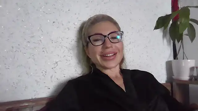 Snapshot of fox_red_lady7 chatting on 14, 5, 2026 fox red lady7 online show from 14, 5, 2026