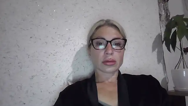 Snapshot of fox_red_lady7 chatting on 31, 5, 2026 fox red lady7 online show from 31, 5, 2026