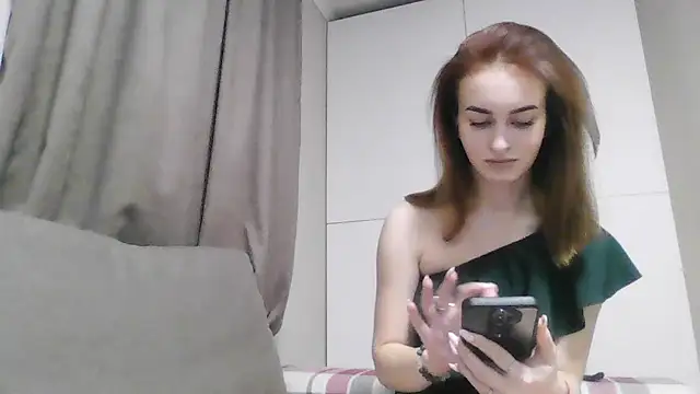 Snapshot of Requellia chatting on 8, 11, 2025 Requellia online show from 8, 11, 2025