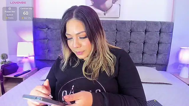 Snapshot of isabella_horney_ chatting on 7, 11, 2025 isabella horney online show from 7, 11, 2025