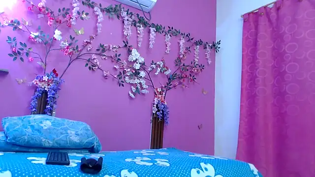 Snapshot of skinnybarbie022 chatting on 24, 4, 2026 skinnybarbie022 online show from 24, 4, 2026
