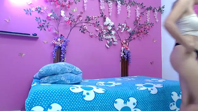 Snapshot of skinnybarbie022 chatting on 18, 5, 2026 skinnybarbie022 online show from 18, 5, 2026