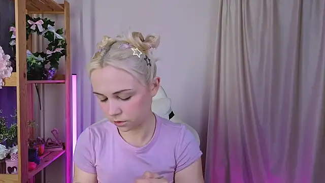 Charlotte Colinss online show from 12, 9, 2025