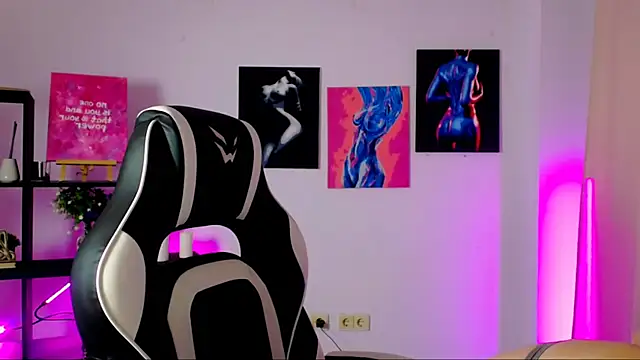 Charlotte Colinss online show from 7, 11, 2025