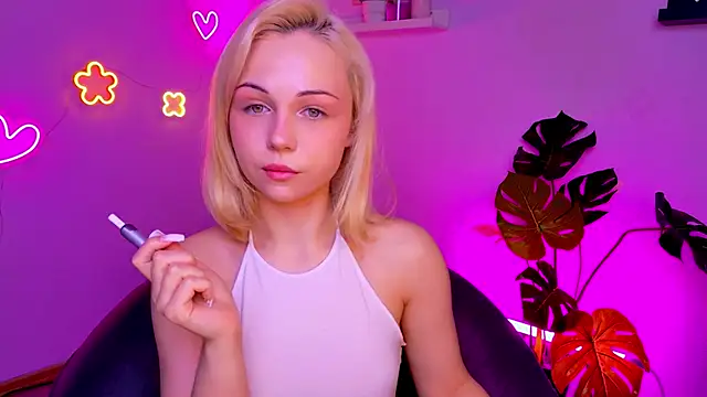 Snapshot of Charlotte_Colinss chatting on 9, 3, 2026 Charlotte Colinss online show from 9, 3, 2026