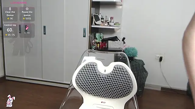 Suzie Wet Cave online show from 27, 3, 2026