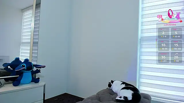 Michelle Ferrerr online show from 23, 9, 2025