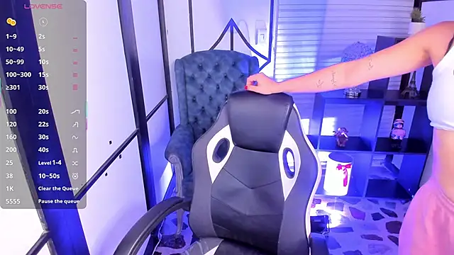 NahomiRichards  online show from 28, 11, 2025