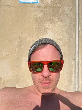 Snapshot of lukas_24 chatting on 12, 10, 2025 lukas 24 online show from 12, 10, 2025