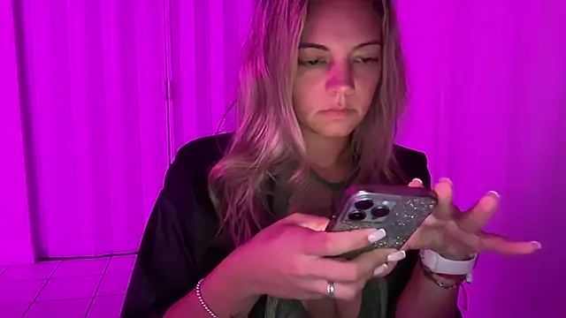 Snapshot of prettyykitty22 chatting on 12, 10, 2025 prettyykitty22 online show from 12, 10, 2025