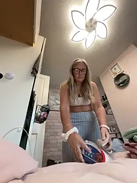 Snapshot of Anastasia-BlondeXX chatting on 11, 11, 2025 Anastasia-BlondeXX online show from 11, 11, 2025