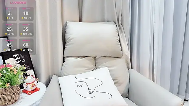 Snapshot of shishi_baby chatting on 9, 9, 2025 shishi baby online show from 9, 9, 2025