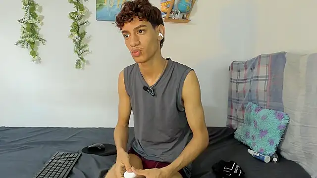 Snapshot of Peterfrost19 chatting on 1, 10, 2025 Peterfrost19 online show from 1, 10, 2025