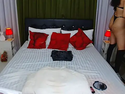 Snapshot of petitetsbigloads chatting on 13, 2, 2026 petitetsbigloads online show from 13, 2, 2026