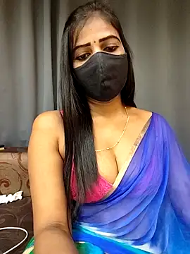 Snapshot of Misss-julli chatting on 17, 11, 2025 Misss-julli online show from 17, 11, 2025