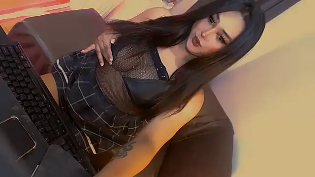 Snapshot of Lilly-lou chatting on 20, 11, 2025 Lilly-lou online show from 20, 11, 2025