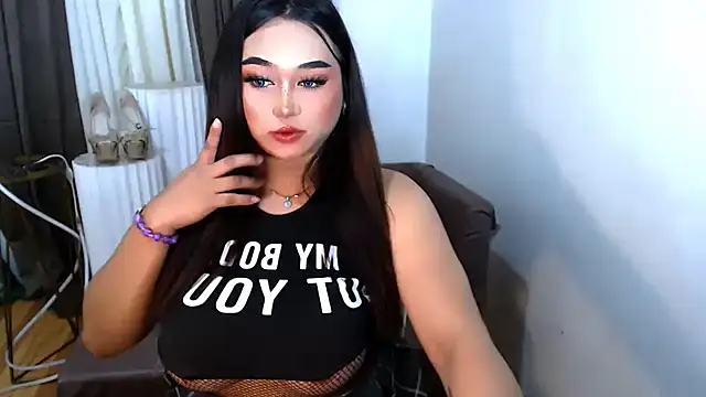 Snapshot of Lilly-lou chatting on 4, 2, 2026 Lilly-lou online show from 4, 2, 2026