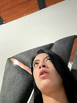 LiaCollings online show from 5, 10, 2025