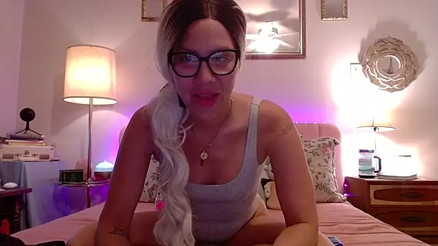 Snapshot of LilaDeliciousXX chatting on 3, 11, 2025 LilaDeliciousXX online show from 3, 11, 2025