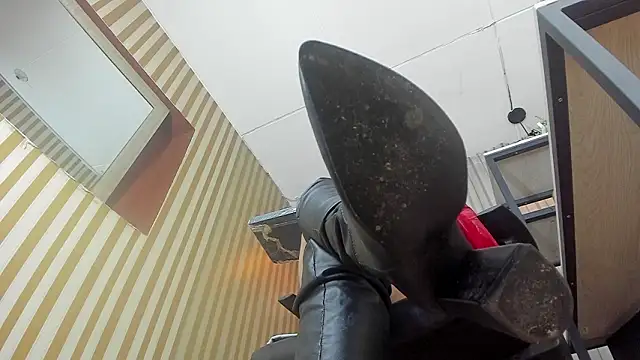 Scarlett Barnes online show from 26, 3, 2026