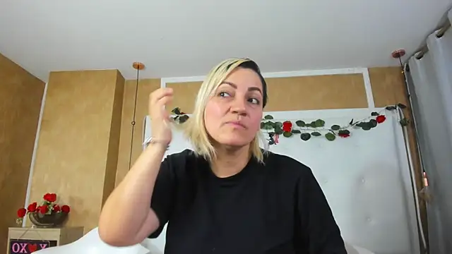 Snapshot of Heidy_milf chatting on 18, 4, 2026 Heidy milf online show from 18, 4, 2026