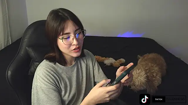 Snapshot of Yulienneg chatting on 9, 10, 2025 Yulienneg online show from 9, 10, 2025