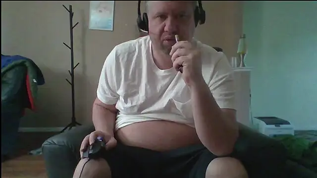 Snapshot of Single_White_Male chatting on 4, 5, 2026 Single White Male online show from 4, 5, 2026
