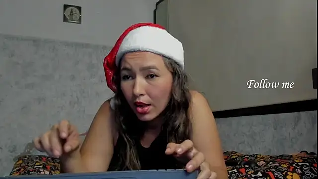 marly charm  online show from 18, 12, 2025