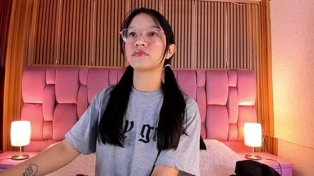 Snapshot of Sophie_Calloway chatting on 9, 9, 2025 Sophie Calloway online show from 9, 9, 2025