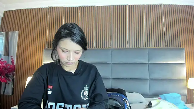 Snapshot of Sophie_Calloway chatting on 22, 9, 2025 Sophie Calloway online show from 22, 9, 2025