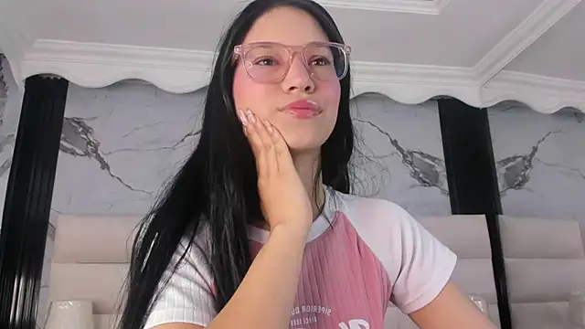 Snapshot of Sophie_Calloway chatting on 24, 4, 2026 Sophie Calloway online show from 24, 4, 2026