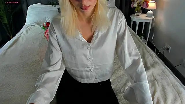 cute luucy online show from 17, 12, 2025