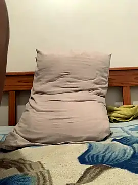 Snapshot of sweetcake87 chatting on 28, 10, 2025 sweetcake87 online show from 28, 10, 2025