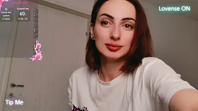 Snapshot of AuraPure chatting on 18, 9, 2025 AuraPure online show from 18, 9, 2025