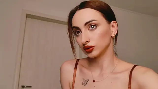 Snapshot of AuraPure chatting on 23, 10, 2025 AuraPure online show from 23, 10, 2025