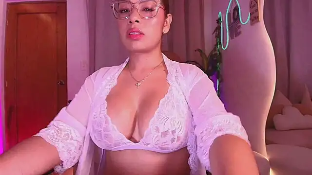 Snapshot of megansan_ chatting on 7, 5, 2026 megansan online show from 7, 5, 2026