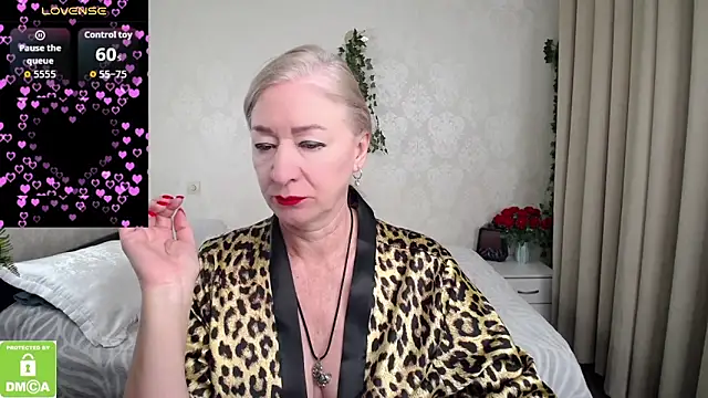 hunters woman online show from 17, 2, 2026