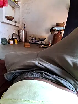 Snapshot of RAYI_Queen_3 chatting on 12, 10, 2025 RAYI Queen 3 online show from 12, 10, 2025