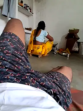 Snapshot of RAYI_Queen_3 chatting on 28, 10, 2025 RAYI Queen 3 online show from 28, 10, 2025