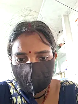 Snapshot of RAYI_Queen_3 chatting on 6, 11, 2025 RAYI Queen 3 online show from 6, 11, 2025