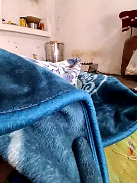 Snapshot of RAYI_Queen_3 chatting on 12, 11, 2025 RAYI Queen 3 online show from 12, 11, 2025