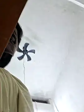 Snapshot of RAYI_Queen_3 chatting on 13, 11, 2025 RAYI Queen 3 online show from 13, 11, 2025