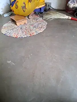 Snapshot of RAYI_Queen_3 chatting on 22, 11, 2025 RAYI Queen 3 online show from 22, 11, 2025